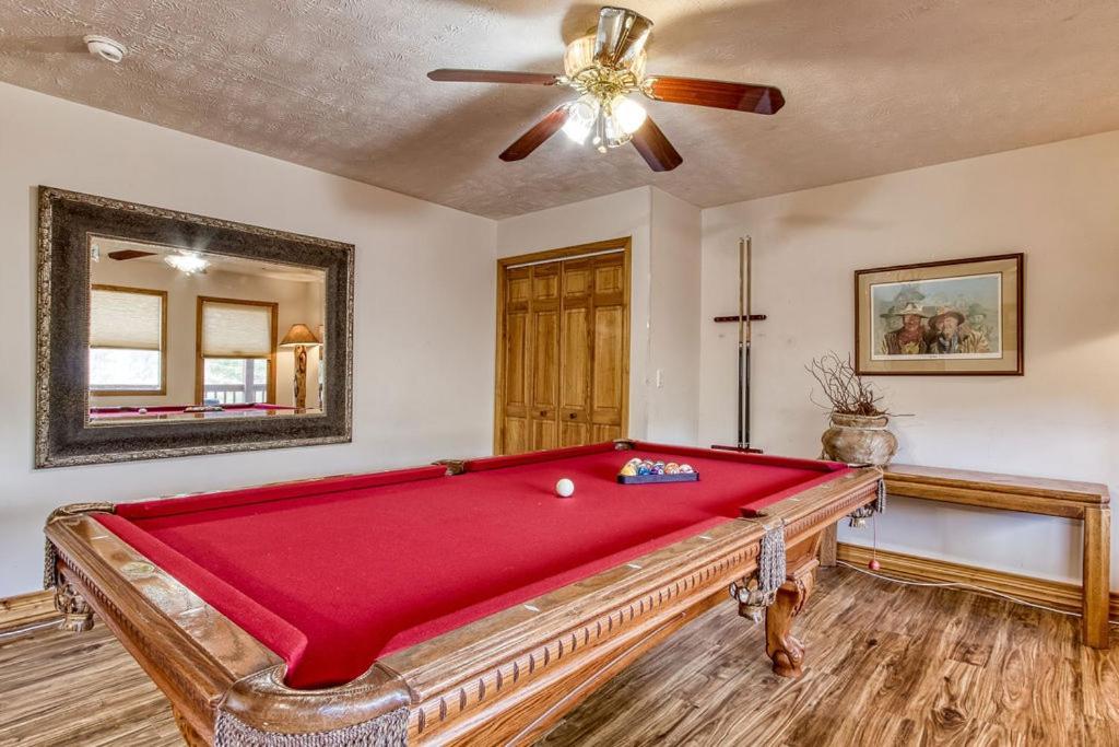The Nuthouse Ii, Pool Table, Wifi, 1089 Free Tickets Each Paid Day, Dollywood And More Sevierville Δωμάτιο φωτογραφία