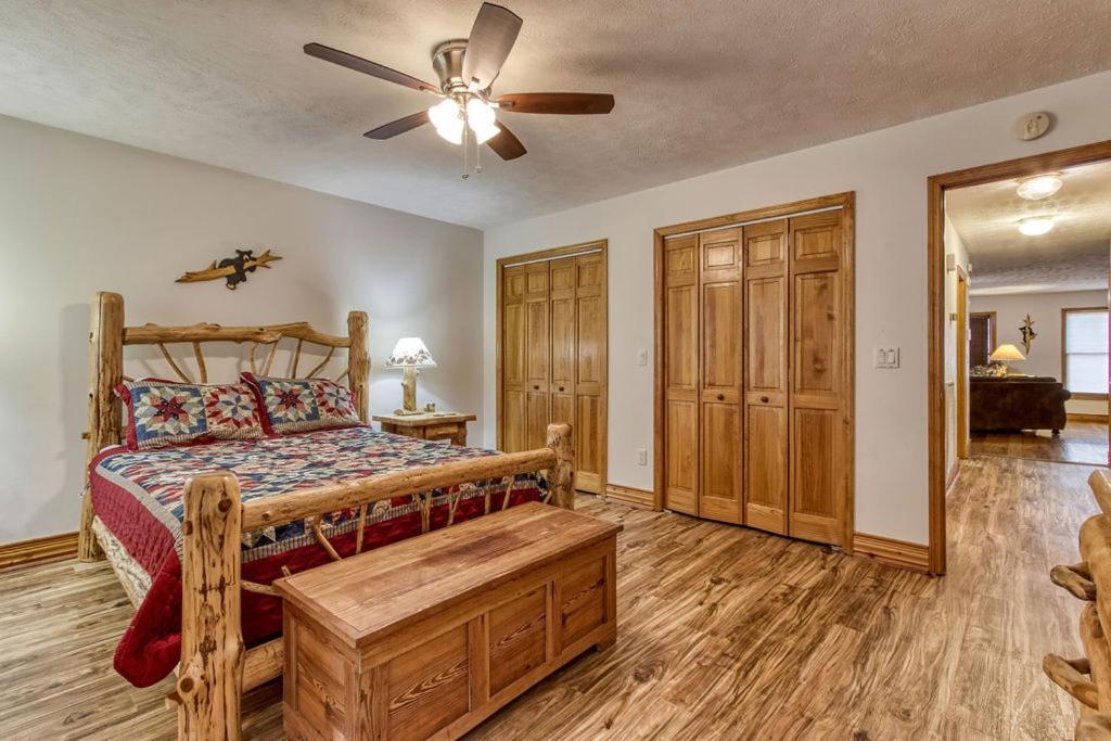 The Nuthouse Ii, Pool Table, Wifi, 1089 Free Tickets Each Paid Day, Dollywood And More Sevierville Δωμάτιο φωτογραφία