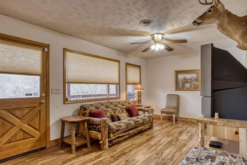 The Nuthouse Ii, Pool Table, Wifi, 1089 Free Tickets Each Paid Day, Dollywood And More Sevierville Δωμάτιο φωτογραφία